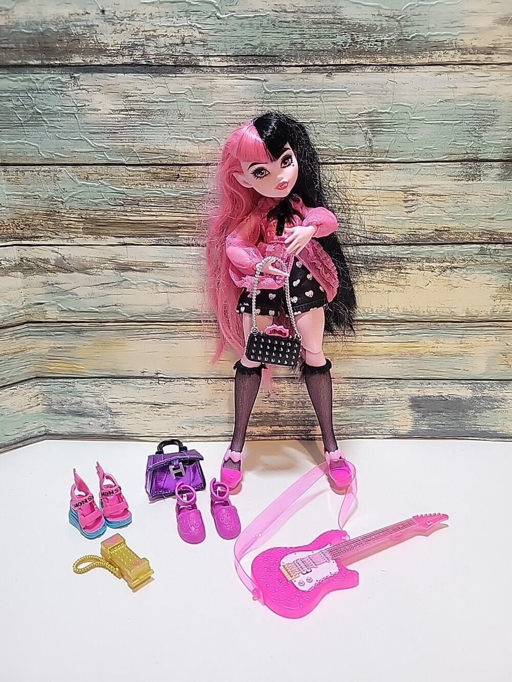 Monster High Faboolous Pets DRACULAURA Doll, Accessories, Guitar